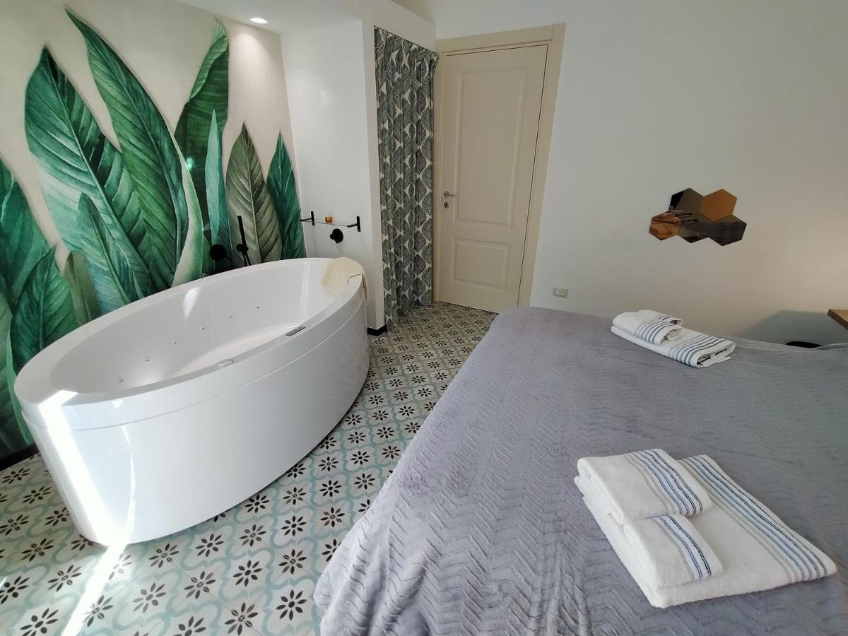 Sonnino Suite Jacuzzi Apartment Bari Dış mekan fotoğraf
