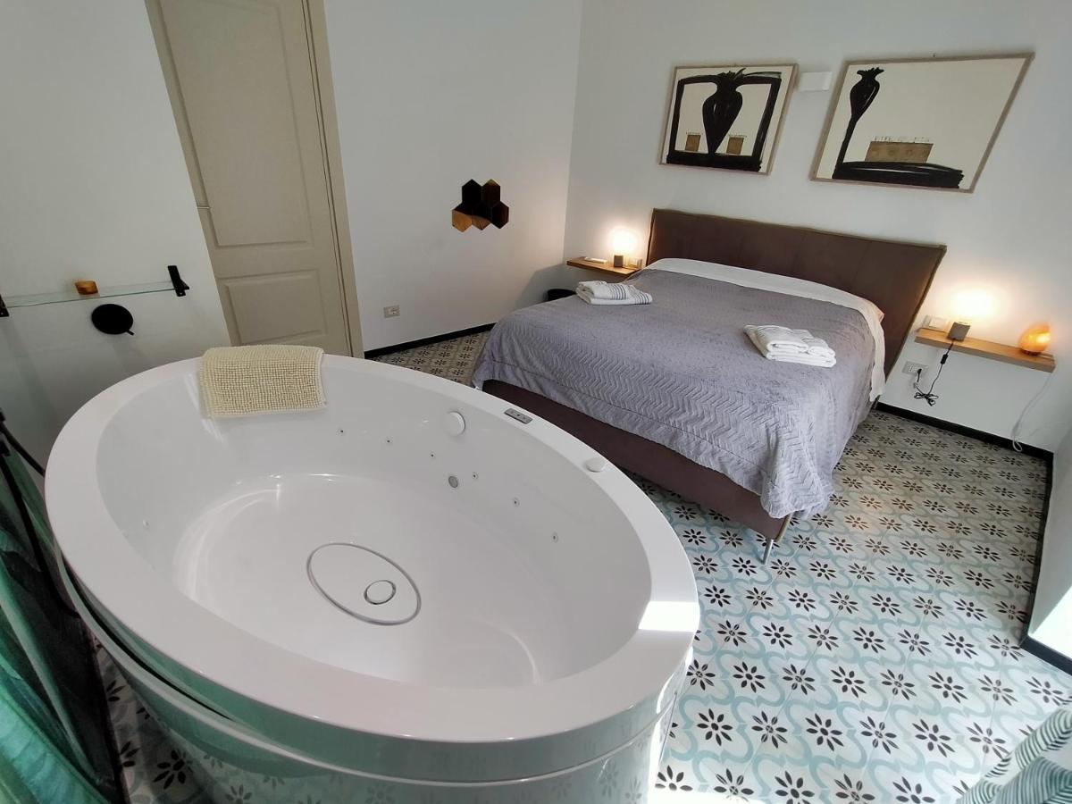 Sonnino Suite Jacuzzi Apartment Bari Dış mekan fotoğraf
